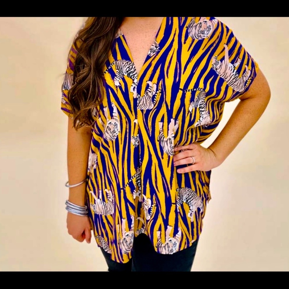 Nwt Adrienne LSU V Top